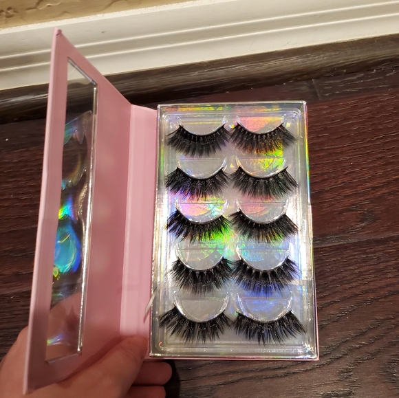 Slay Glam Box Lash Box - Picture 2 of 2